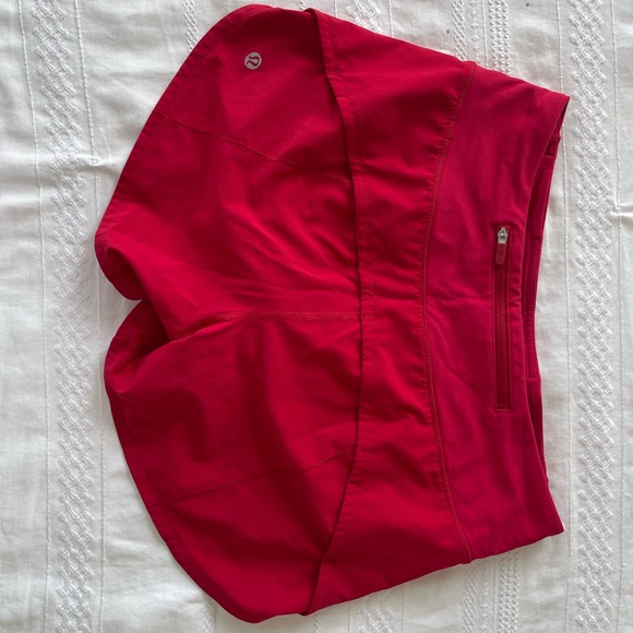 Lululemon Speed Up High-Rise Lined Short 2.5" in limited edition red color - Picture 4 of 5